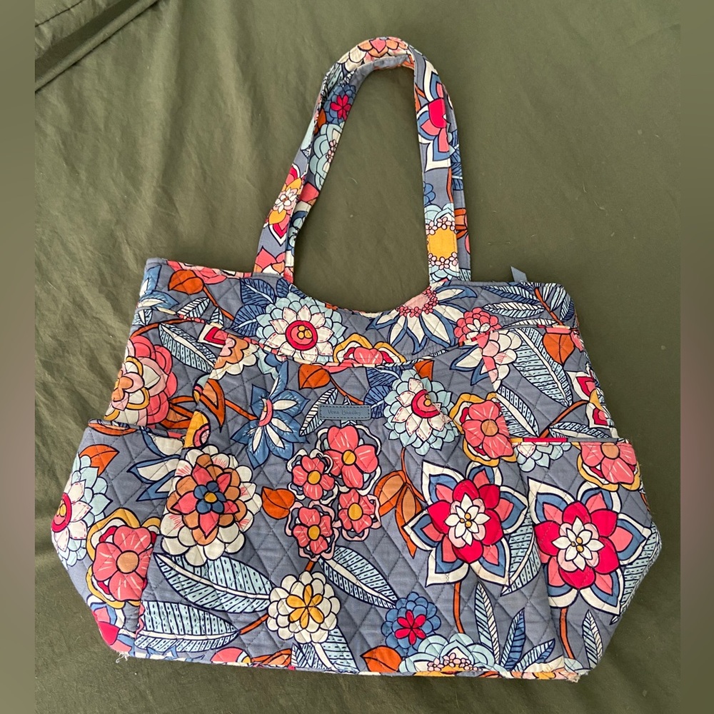 Vera Bradley tote bag; blue-toned color scheme in a classic Vera print